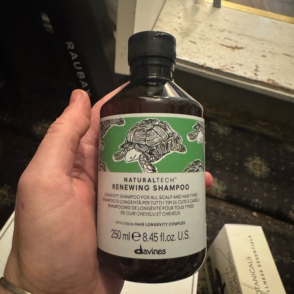 Davines Naturaltech Renewing Shampoo with Green and White Label - Picture 1 of 1